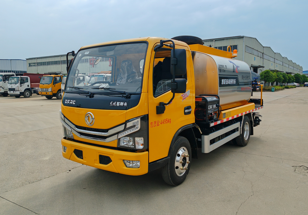 4.5噸東風藍牌瀝青灑布車
